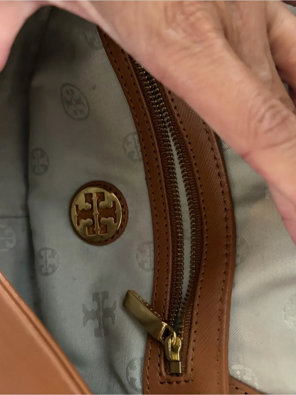 Tory Burch Brown Leather Shoulder Bag purse Gold Logo & chain Robinson crossbody